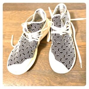 adidas Tubular Entrap